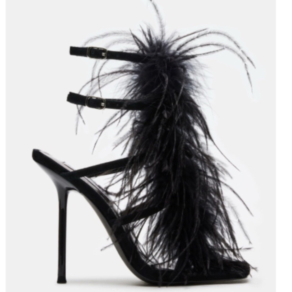Steve Madden Women feather Stiletto sandals Sz. 8 Black  Chleo Sandals Sold out
